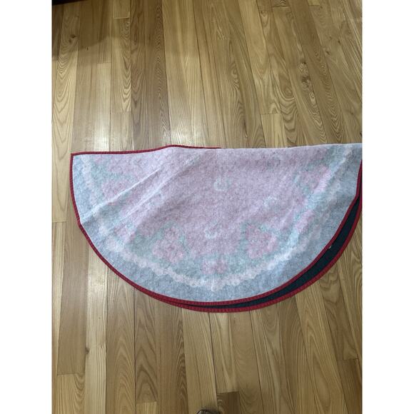 Vintage Christmas tree skirt handmade quilted lace trim Poinsettia gold rose 59" - Picture 5 of 7